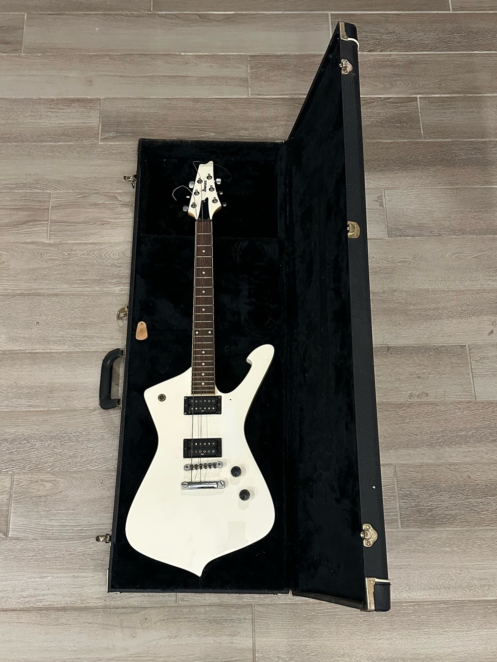 VTG 90’s Ibanez Iceman IC300 Guitar With Original Hard Case (Made In Korea)